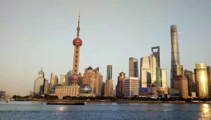 上海地标大烟囱上的温度计被拆除 为全球最高的气象信号塔