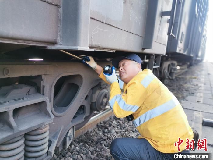 安徽阜阳车辆“大夫”已抢运春耕物资2.9万车 安徽阜阳车辆“大夫”已抢运春耕物资2.9万车