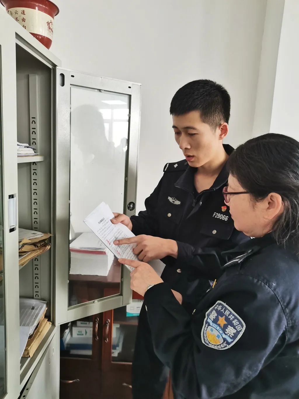 深夜突发!17岁少女跳河轻生!正陪爸爸妈妈在当地治病的青岛小伙,二话没说就冲了曩昔… 深夜突发!17岁少女跳河轻生!正陪爸爸妈妈在当地治病的青岛小伙,二话没说就冲了曩昔…