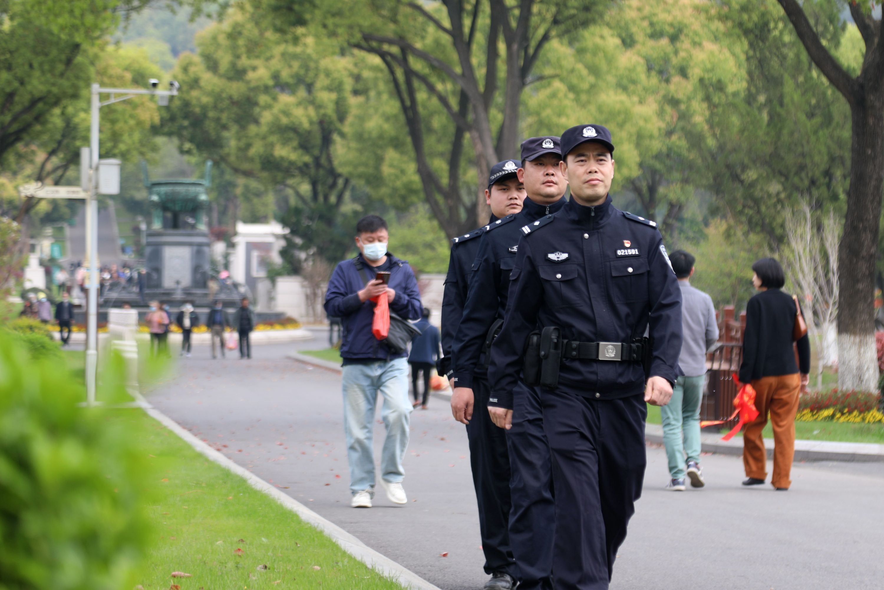 拓展路途新增一车道,到龙泉山孝恩园祭扫不堵了 拓展路途新增一车道,到龙泉山孝恩园祭扫不堵了
