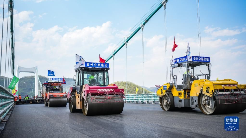 金烽乌江大桥进入桥面铺装施工阶段 金烽乌江大桥进入桥面铺装施工阶段