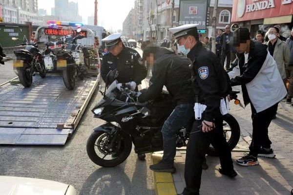 哈市交警继续展开摩托车交通违法管理 哈市交警继续展开摩托车交通违法管理