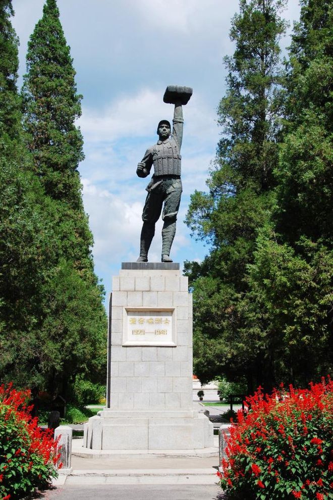 【网络中国节·清明】英雄之光 