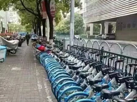 浦东交警多措并重,标准非机动车停放次序 浦东交警多措并重,标准非机动车停放次序