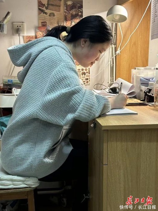 勇士献身后,妻女做了同一个挑选 勇士献身后,妻女做了同一个挑选