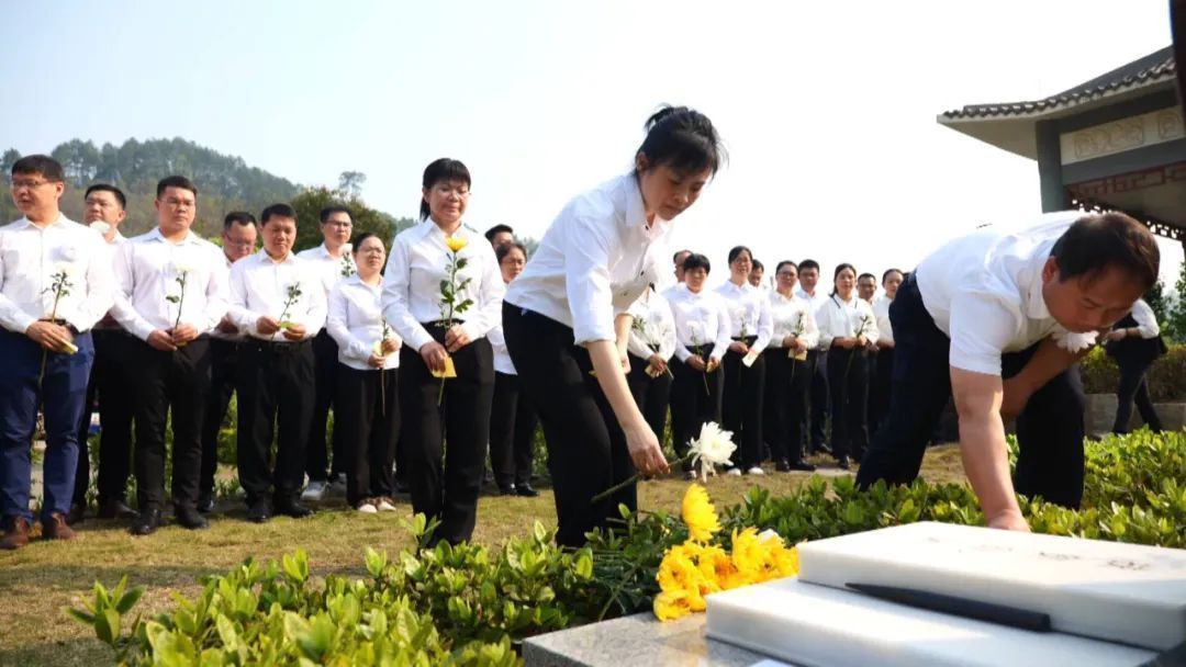 百色市展开“思念年代榜样 传承文秀质量”活动