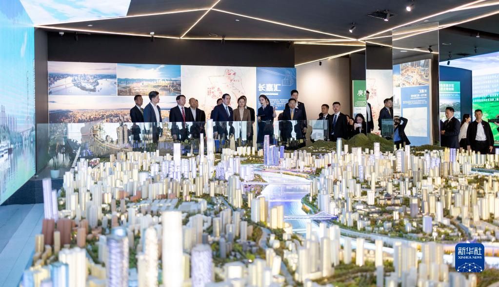 “大陆各方面开展都非常快”——马英九一行感触大陆建造开展脉动