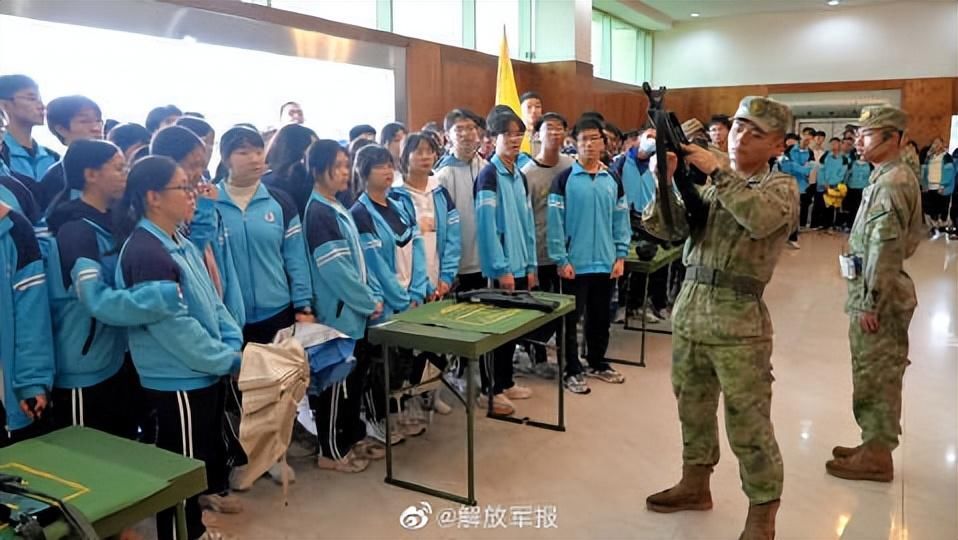 兵营敞开日!零距离体会兵营日子 兵营敞开日!零距离体会兵营日子