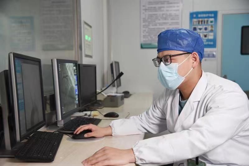 从上海三级医院“跳”到武汉底层医院,复旦硕士夫妻落户江夏 从上海三级医院“跳”到武汉底层医院,复旦硕士夫妻落户江夏