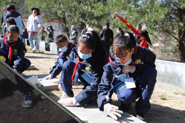 巴塘县展开“2023·崇尚·清明祭英烈”活动