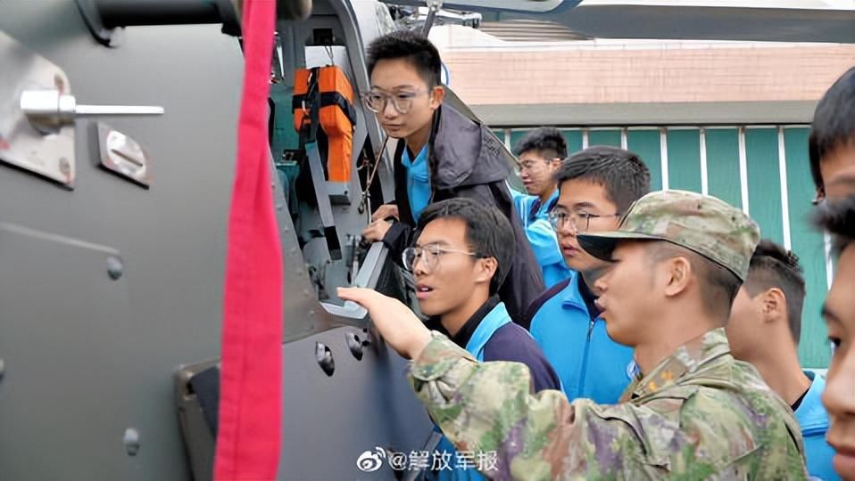 兵营敞开日!零距离体会兵营日子 兵营敞开日!零距离体会兵营日子