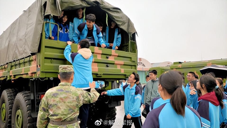 兵营敞开日!零距离体会兵营日子 兵营敞开日!零距离体会兵营日子