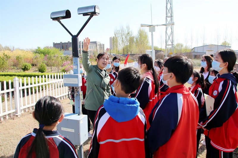 河北肃宁前堤完小安排展开“红领巾”文明实践气候研学活动