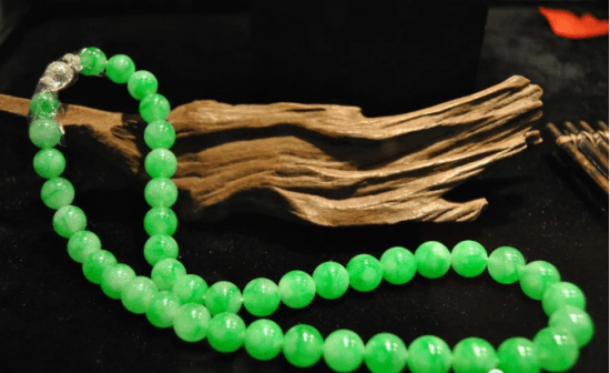 卖爆了！翡翠销量忽然“暴增”，出货量翻了5倍，职业或迎来新开展机会！