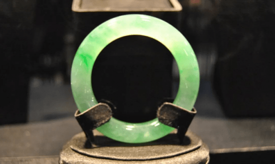 卖爆了！翡翠销量忽然“暴增”，出货量翻了5倍，职业或迎来新开展机会！