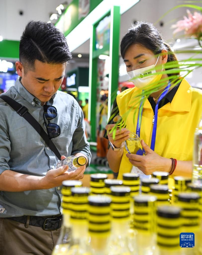 第108届全国糖酒商品交易会在成都开幕 第108届全国糖酒商品交易会在成都开幕