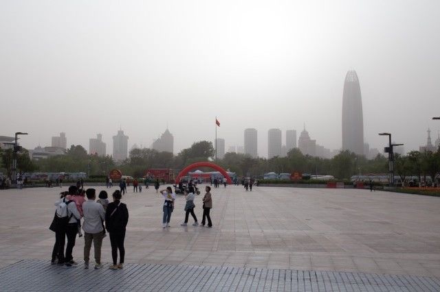 沙尘暴蓝色预警继续，北方沙尘影响将继续至本周末