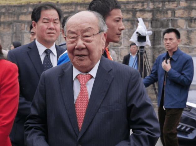 陈伟南治丧委员会名单曝光!李嘉诚父子三人参与,300多名人受邀 陈伟南治丧委员会名单曝光!李嘉诚父子三人参与,300多名人受邀