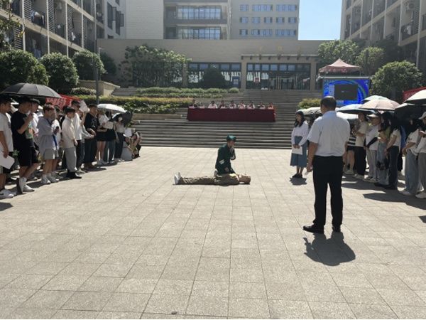 大安区“科技之春”科普活动月走进四川轻化工大学