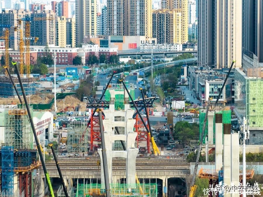 安徽合肥：高架快速路建造正酣