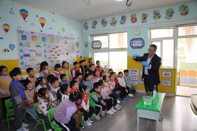 青岛市城市排水监测站展开“萌娃爱科学 劳模来揭密”科普进校园活动 青岛市城市排水监测站展开“萌娃爱科学 劳模来揭密”科普进校园活动