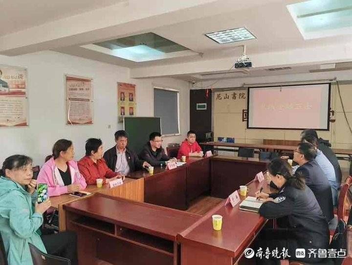 济南北坦大街建立“泉城金融卫兵自愿团天桥工作站” 济南北坦大街建立“泉城金融卫兵自愿团天桥工作站”