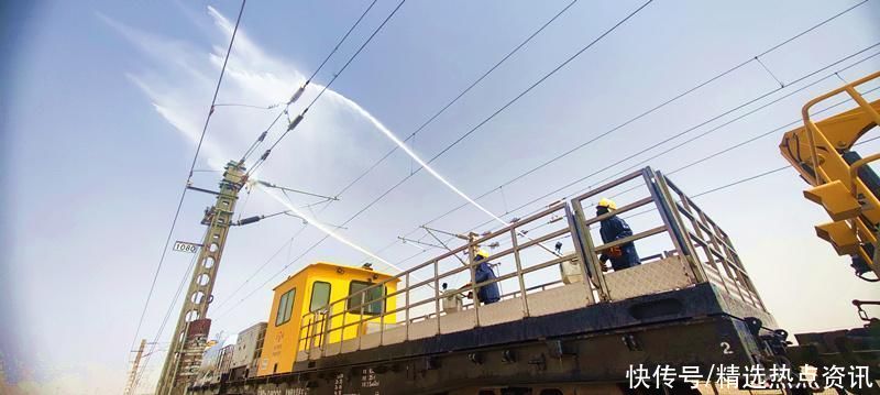 盐污冲刷 保证青藏高原“万丈盐桥”疏通运转