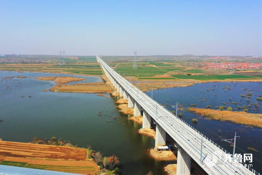 莱荣高铁4标段首先完结威海段无砟轨迹施工