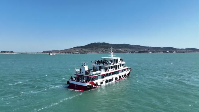 全国首艘“国安”号主题游船在山东威海启航