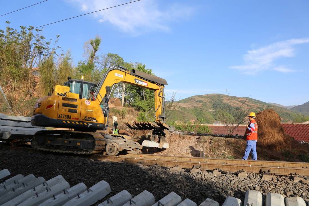 估计6月初完结 成昆铁路四川段敞开大修会集修
