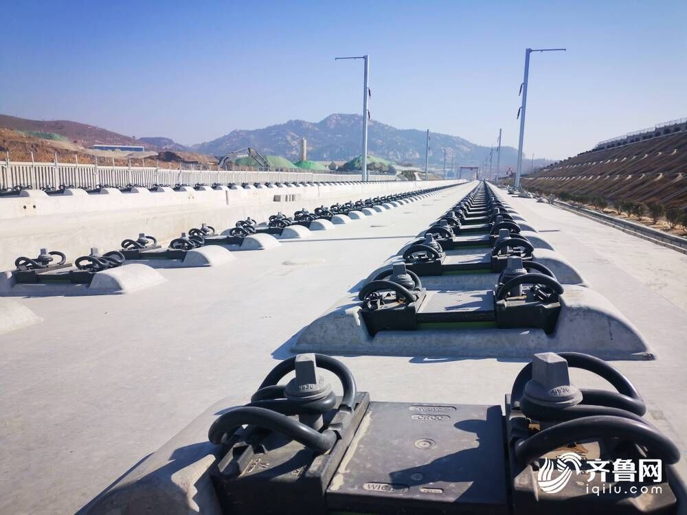 莱荣高铁4标段首先完结威海段无砟轨迹施工