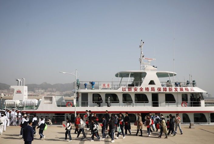 全国首艘“国安”号主题游船在山东威海启航