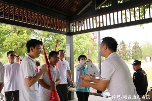 松雅湖湿地公园迎来项目建设者 健步走增强员工归属感