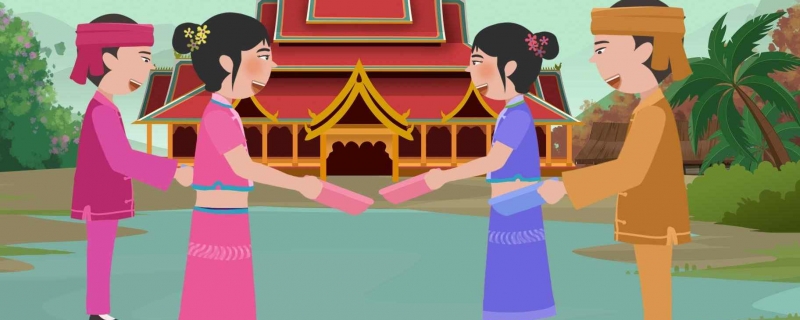 景洪泼水节女游客遭周围男性撕扯雨衣 当事女生:对泼水节有了阴影