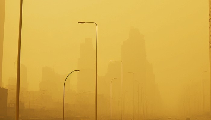 兰州沙尘暴袭击AQI爆表 中川机场返航备降航班111架次