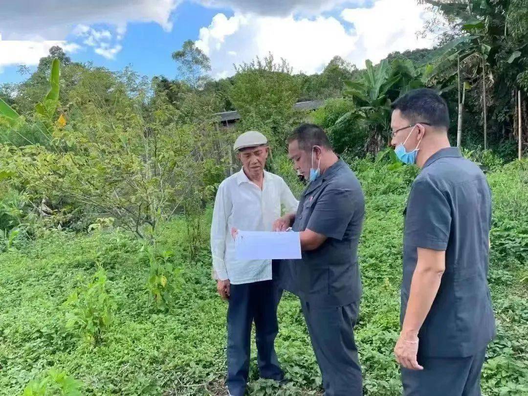 用脚测量佤山大地，用心饯别司法为民！永久怀念鲍卫忠同志