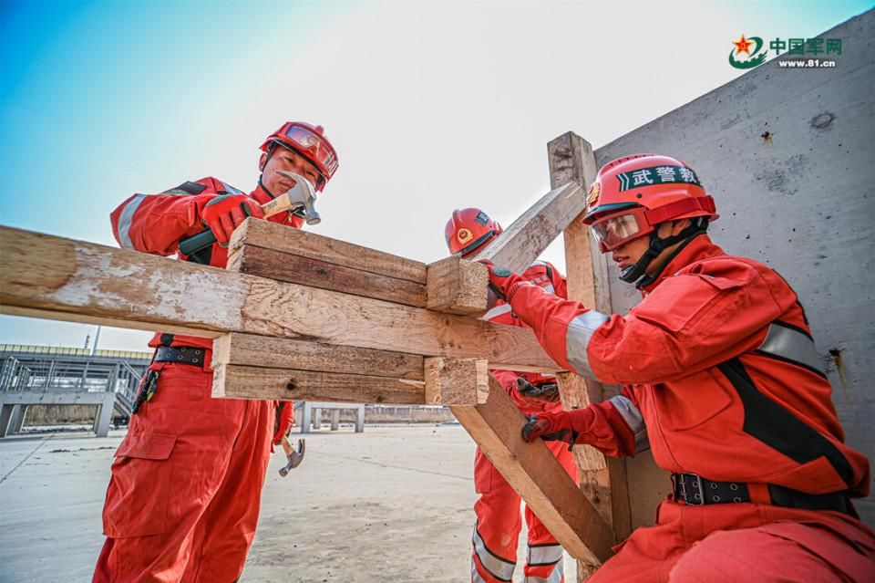争分夺秒！武警天津总队机动支队翻开实战化救援演练