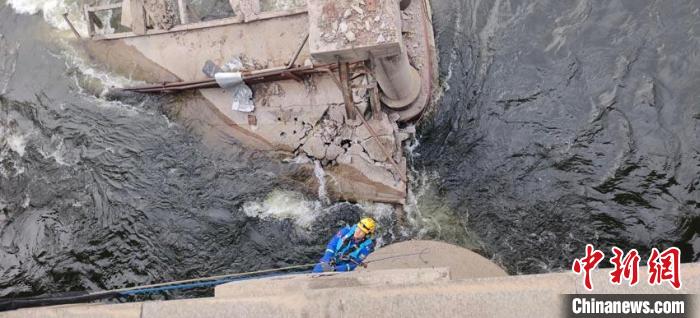 民间救援队家园“集结”：松花江岸筑起“看护蓝”