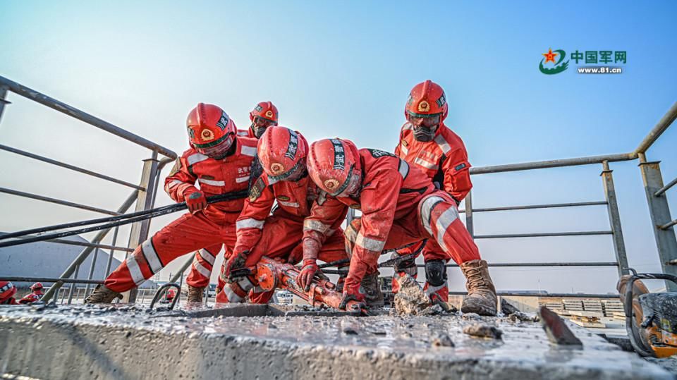 争分夺秒！武警天津总队机动支队翻开实战化救援演练