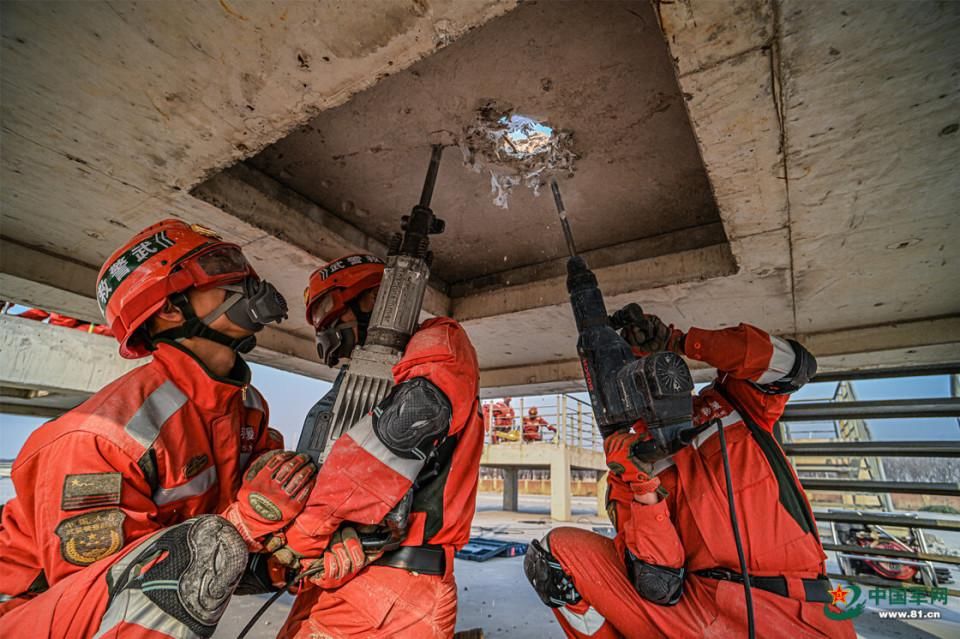 争分夺秒！武警天津总队机动支队翻开实战化救援演练