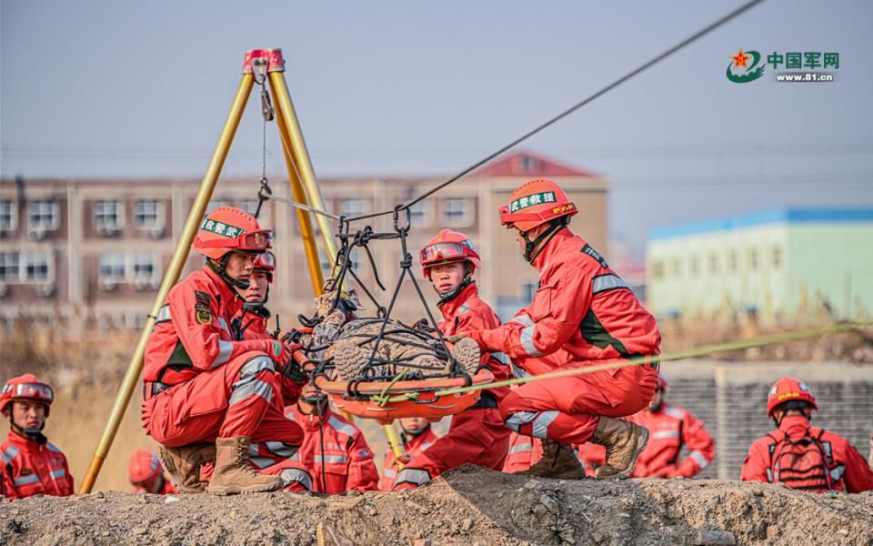 争分夺秒！武警天津总队机动支队翻开实战化救援演练