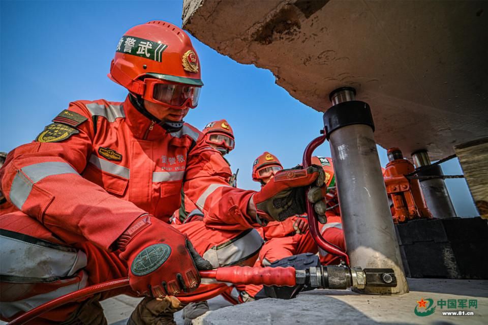 争分夺秒！武警天津总队机动支队翻开实战化救援演练
