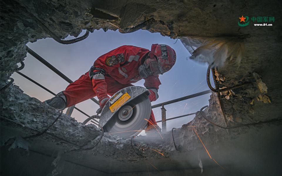 争分夺秒！武警天津总队机动支队翻开实战化救援演练