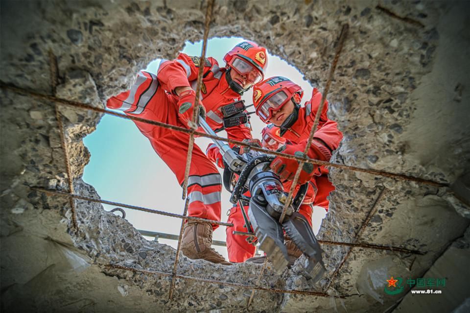 争分夺秒！武警天津总队机动支队翻开实战化救援演练