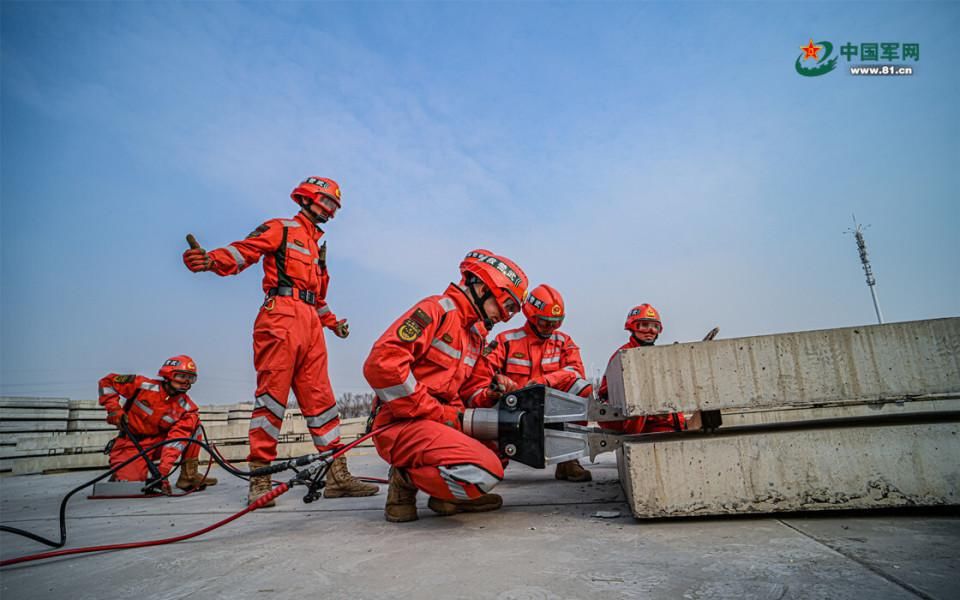 争分夺秒！武警天津总队机动支队翻开实战化救援演练