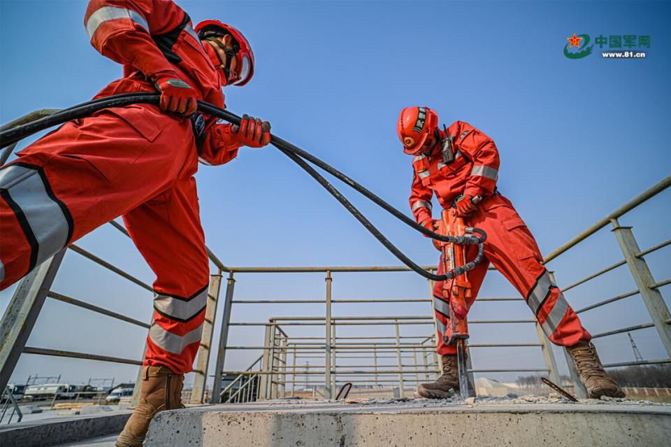 争分夺秒！武警天津总队机动支队翻开实战化救援演练