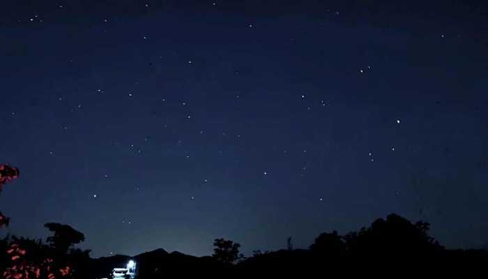 成都市民拍下夜空不明发光体 外星人真的存在吗