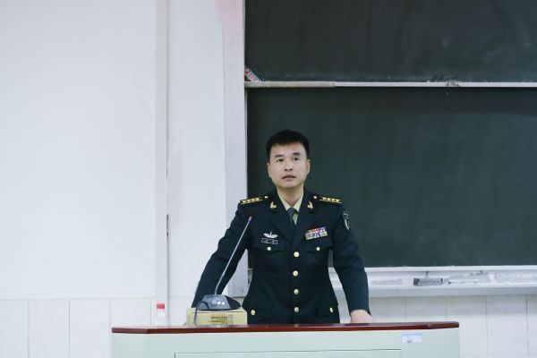 老战士进武汉高校讲国防安全,让00后学子耳目一新 老战士进武汉高校讲国防安全,让00后学子耳目一新