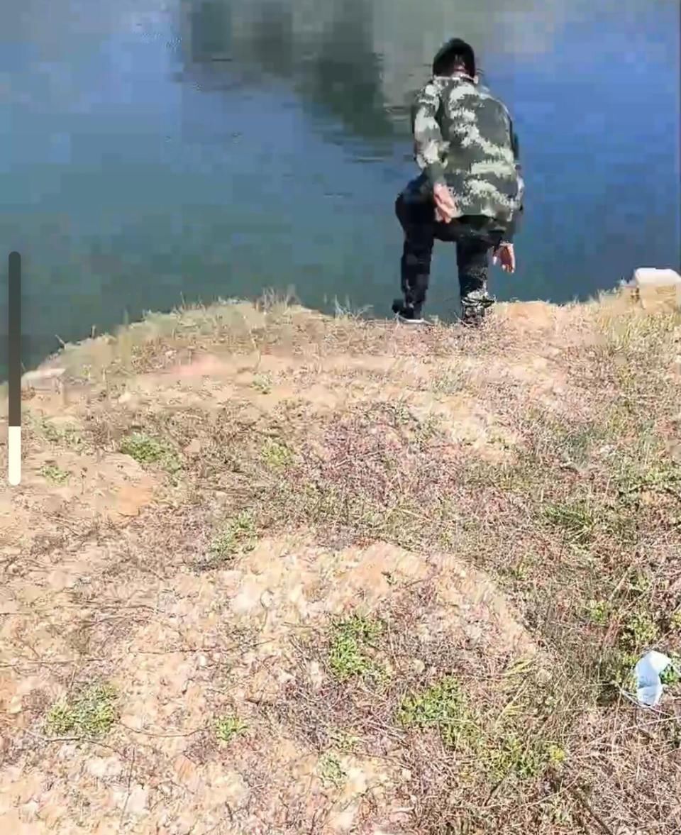 潍坊小伙儿荣成救人,家族称谢:“好人挽救了咱们一个家” 潍坊小伙儿荣成救人,家族称谢:“好人挽救了咱们一个家”