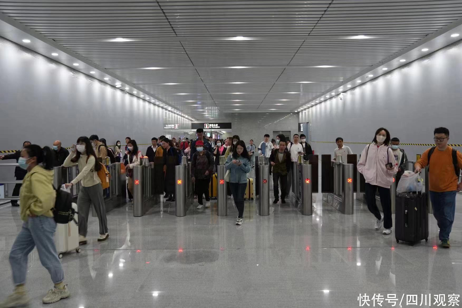 2分钟换乘！铁路成都南站与3条地铁线站点连通